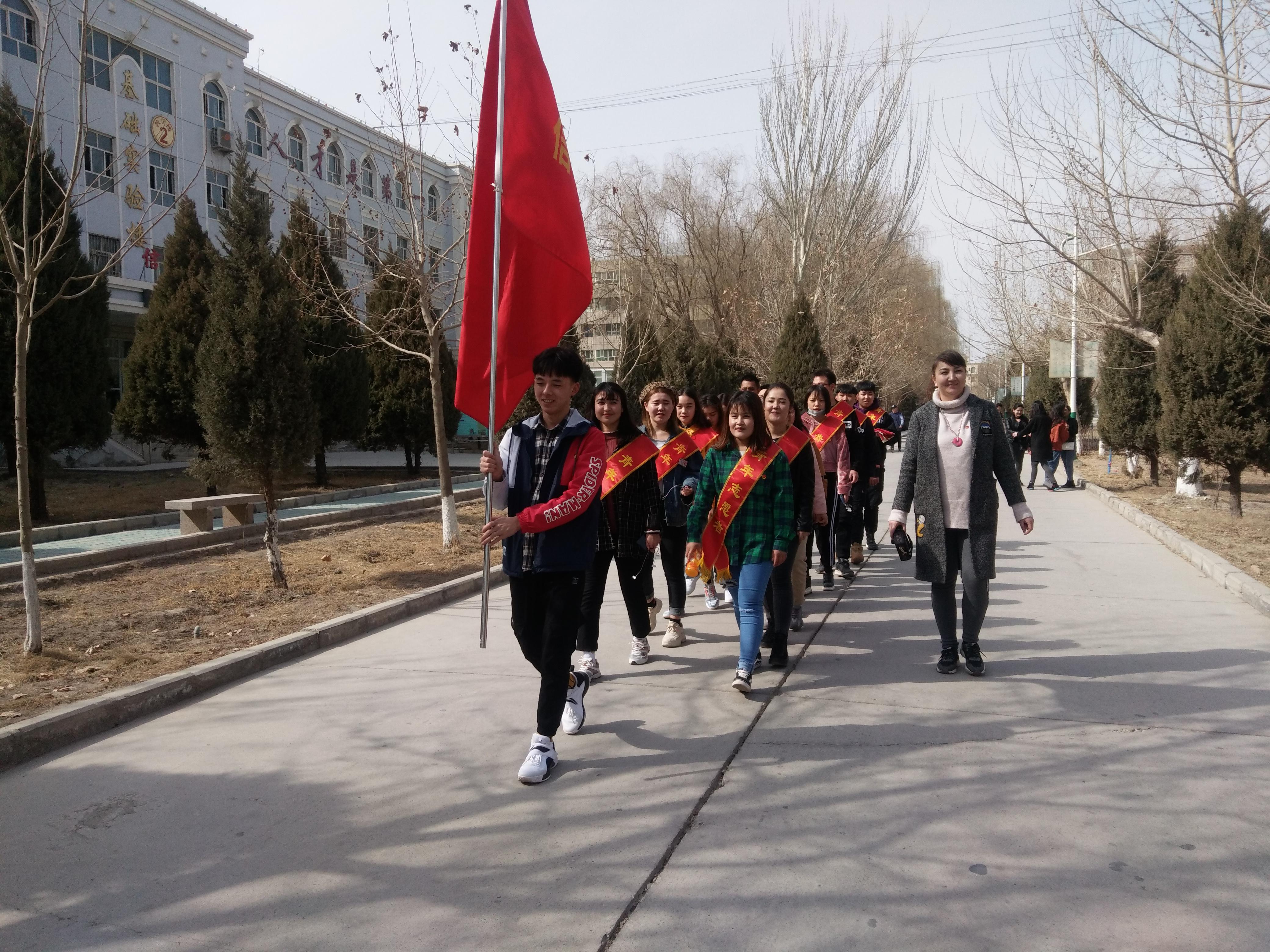 信息工程系学雷锋活动在进行--赴天山社区开展志愿服务活动